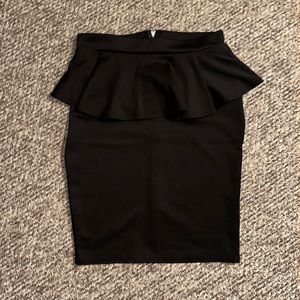 (#002) BOOHOO BLACK PEPLUM PENCIL SKIRT